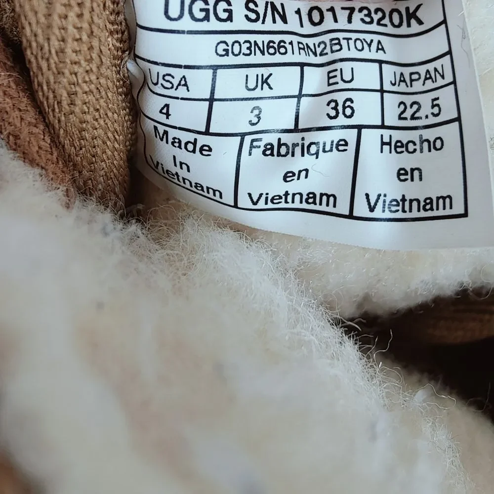 UGG Boys' Neumel II Tan Suede Shearling Winter Chukka Ankle Boots, Sz 4